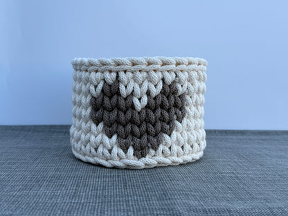 Handgefertigter Häkelkorb „Herz“ gehäkelter Herzkorb 14x13cm