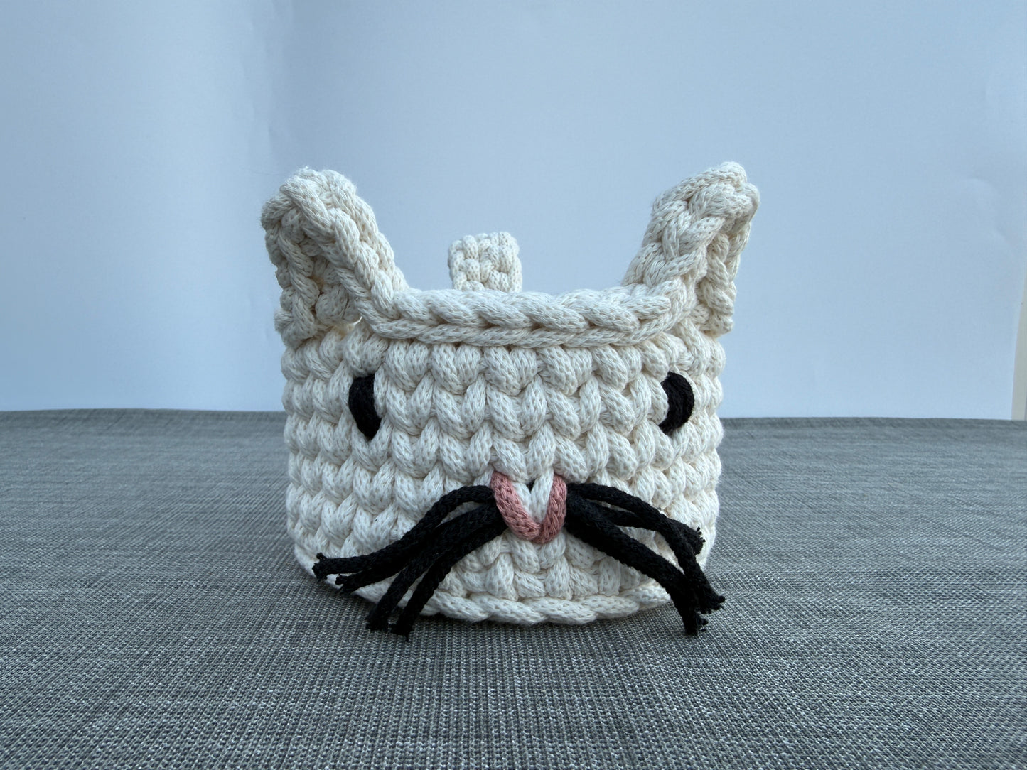 Handgefertigter Häkelkorb „Katze“ Katzenkorb Tierkorb 14x9cm